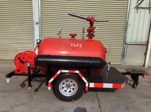 華礦集團(tuán)熱銷(xiāo)產(chǎn)品移動(dòng)式干粉滅火裝置發(fā)往河北